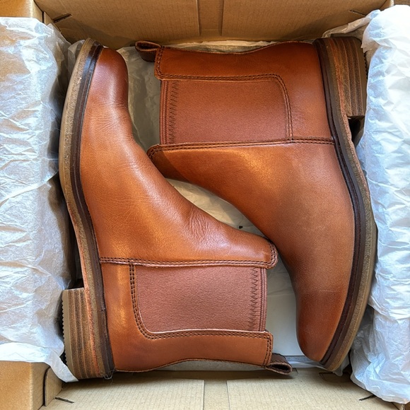 clarks arlo chelsea boots